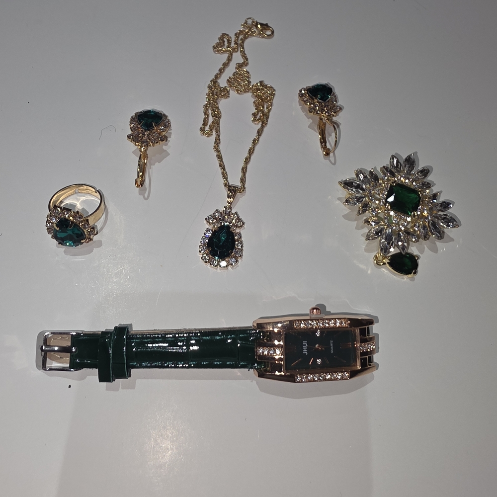 Elegant Green and Gold Costume Jewelry Set